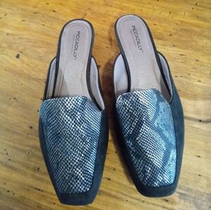 Piccadilly Women's Size 8 Blue and Black Snakeskin Print Slip-On Mule Shoes